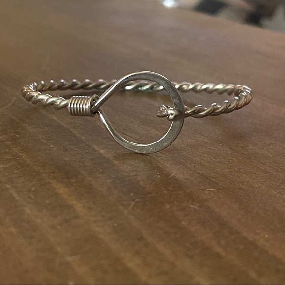Silver twisted hook and loop bangle bracelet - Picture 6 of 6